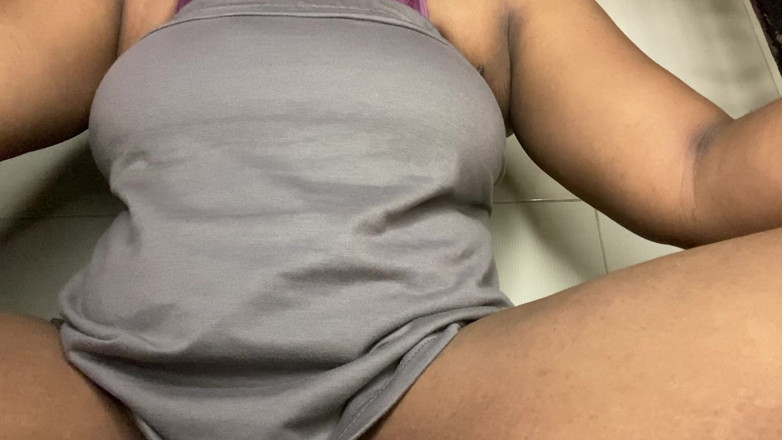 Angoori: Delhili kız amcığını parmaklıyor