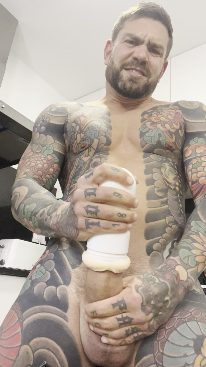 Juan Lucho Gay: In the Kitchen of Handsome Muscular