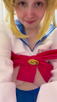 Sailor Moon ผู้ใหญ่ก่อนวันฮัลโลวีน