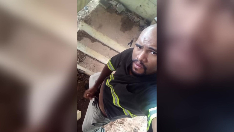 TheBlacKHunterr: На сходах будівлі стався удар об