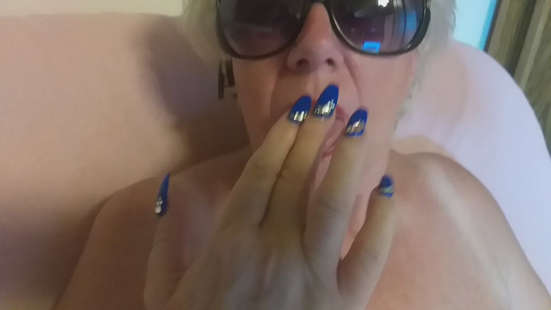 PureVicky66: ホットレディは2つのディルドでそれを得る