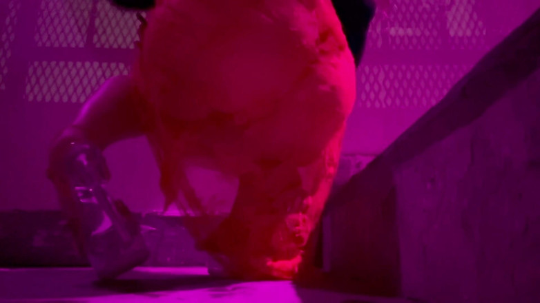 Artemisia Love: 야외에서 하이힐을 신고 담배를 피우는 것을 좋아하는 Artemisia