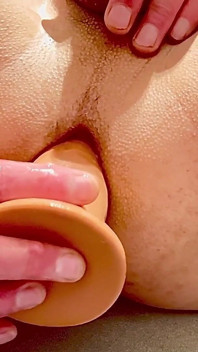 Aws 116 - Degete și vibrator în anusul excitat