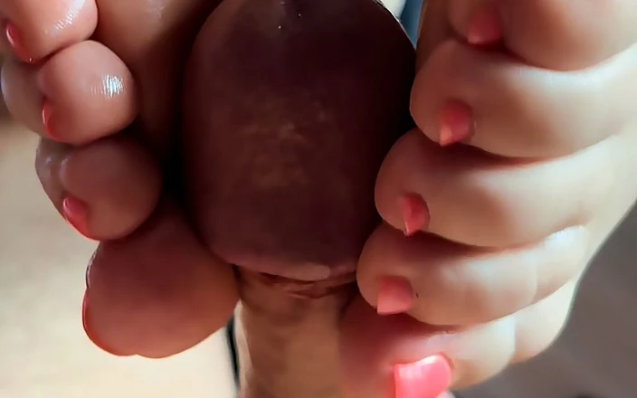 Steveboy: Homemade Amateur Footjob Very Close up Sexy Oiled Soles Pretty...