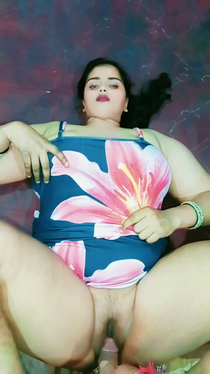 Sexy_girl_nehu: Saya mengongkek pepek ketat bhabhi India saya selepas lama ternganga...