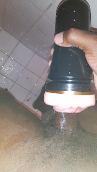 Black guy: Masturbándose S9 E9