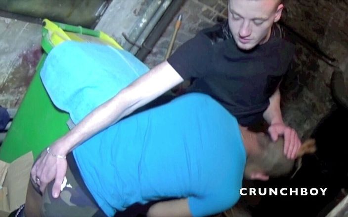 Crunch Boy: 若いラテン系イケメン使用によってまっすぐな男の子に地下室