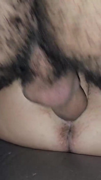 Ik vond een man met een enorme lul in het kijkgat en riep hem in de stand