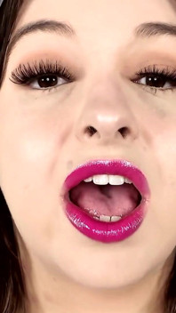 Tu obsesión lipgloss rosa da instrucciones de paja