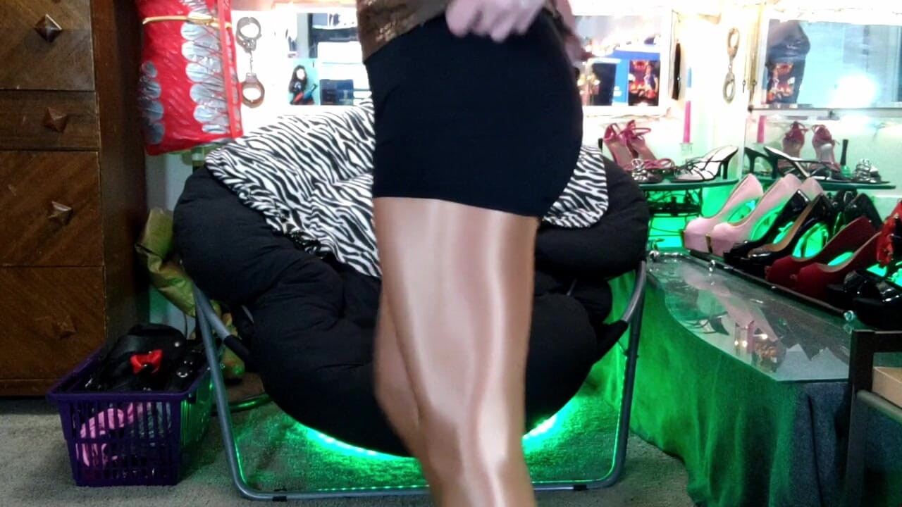 Vickie Wonder in New Coffee Tights and Ballet Slippers