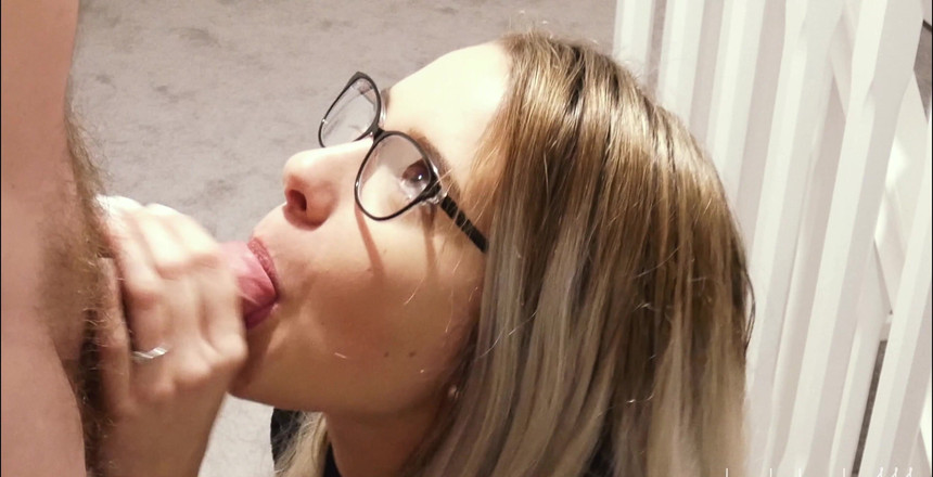 Samantha Flair: BJ w okularach na lądowaniu