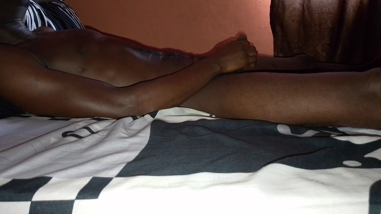 Masturbator emmy: Ich mache ihn im anderen zimmer verrückt