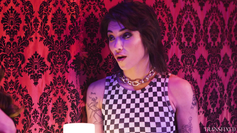 Transfixed ADULTTIME: Transfixed - Bos Kabaret transeksual Brooklyn Gray tidak tahan mengongkek penyanyi...