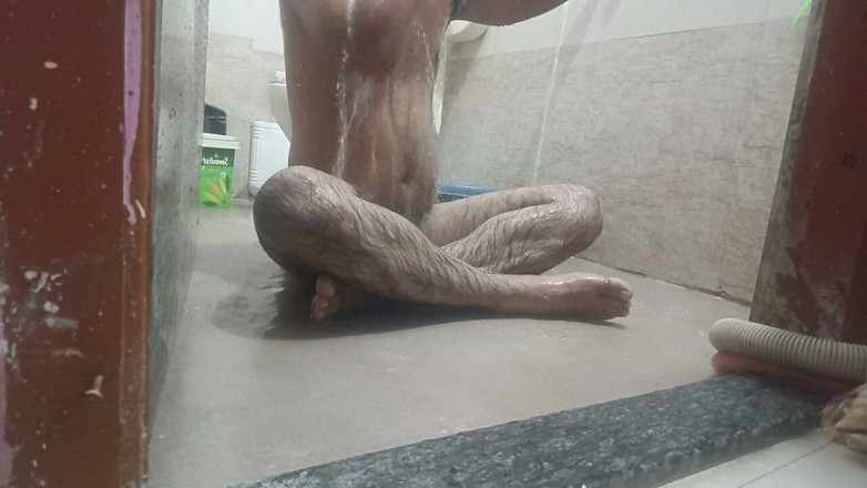 LovedSunsine1990: I always bathe naked.