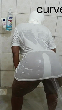 Nos Mojamos Twerked Chupados Y Follados: Romance De Baño