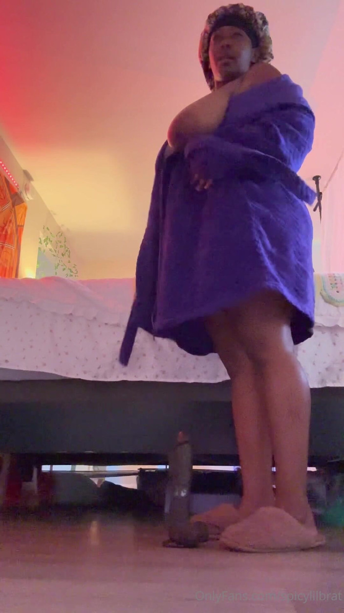 DMXTH: सेक्सी बड़े स्तन वाली सांवली विशाल डिल्डो के साथ अपनी चूत की जोरदार सवारी करती है