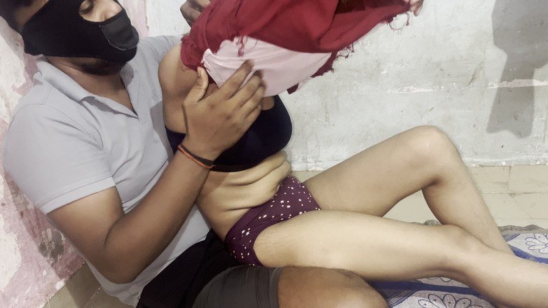 NikiRathod: फोरप्ले रोमांस, स्तनों का खेल, स्तन दबाना