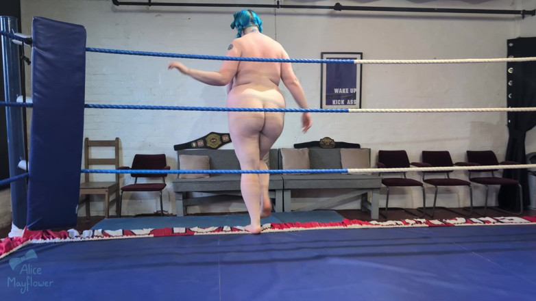 Alice_Mayflower_Scottish: Courir autour d’un ring de lutte - fille solo