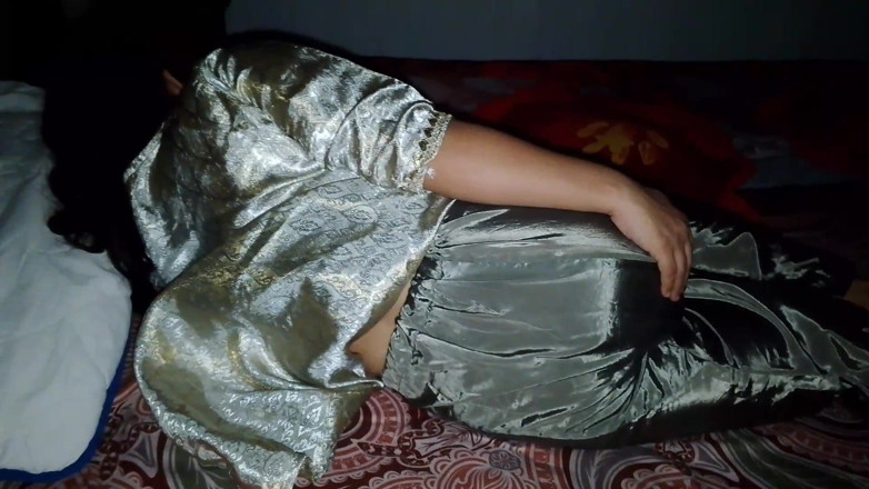 QueenbeautyQB: Indische stiefmutter stiefsohn teilen bett in der nacht - weil stiefvater...