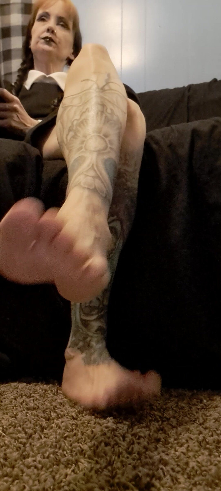 PandoraSG: Wednesday Foot Ignore - Cosplay Fetysz