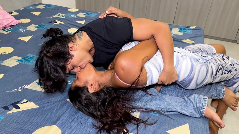 Next short: Adik ipar yang cantik keluar bersedia, abang ipar datang dan...