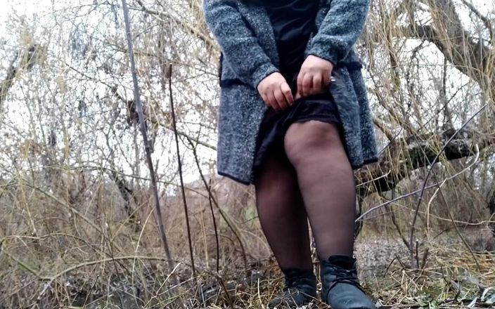 OurFetishLife: Cu palma soacrei plinuțe pe o pizdă umedă