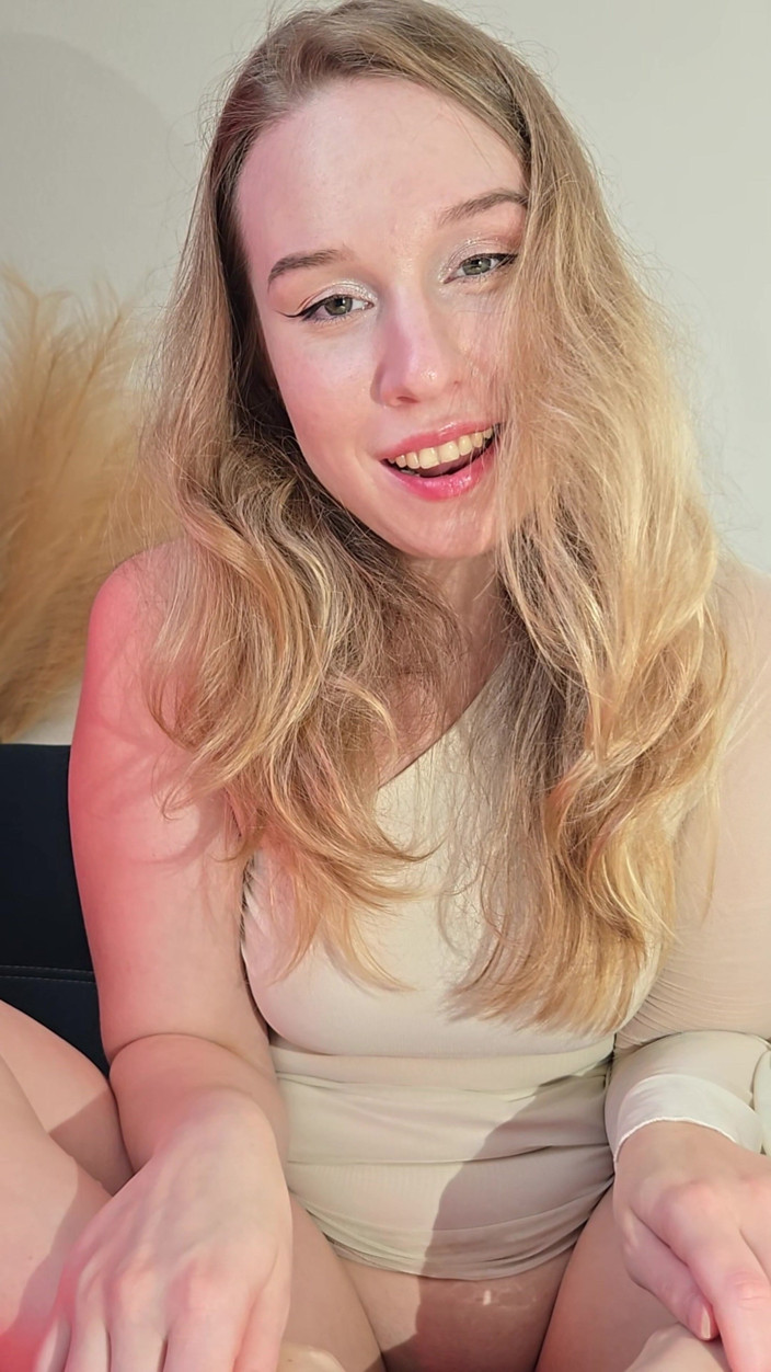Alice Klay: Alice Klay Giving an Amazing Footjob, Feet Covered in Cum