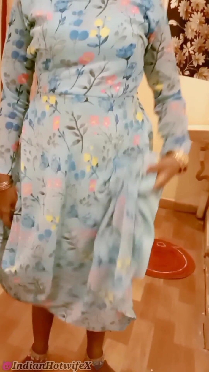 RenuRaj: 泰米尔德西荡妇人妻renu深喉口交公牛，绿帽男观看！Indianhotwifex