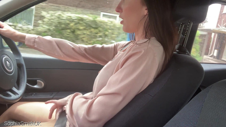 SophiaSmithUK: Sexy girl goes driving