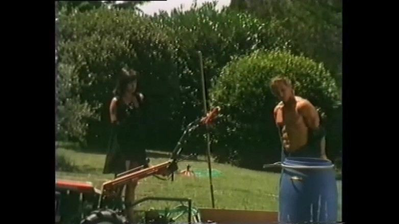 Vintage megastore: Сексуальную милфу с волосатой задницей трахнули на улице и камшот на огромные сиськи от большого члена