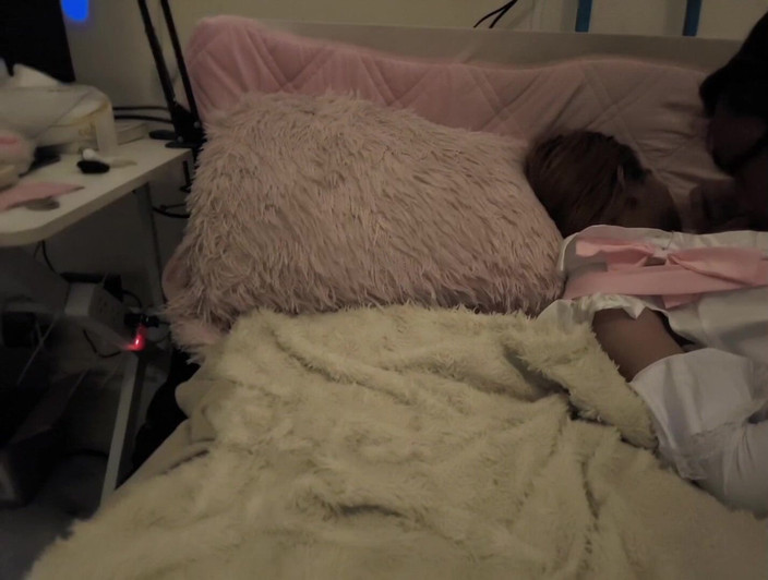 Daralux: Asyalı cosplay pembe hizmetçi