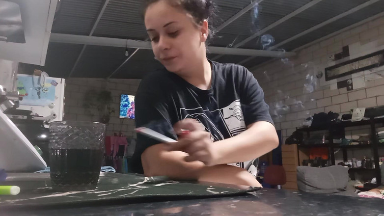fartingclub01: Sexy PAWG kouření cigarety