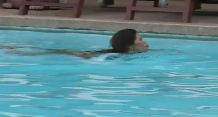 Fetish Desire: pool men aur samudr tat par 2 seksi laitina ki leteks...