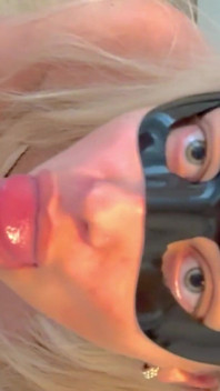 Le cul masqué d’Ella Noir se termine - pipe baveuse et levrette (femme mariée amateur réelle)
