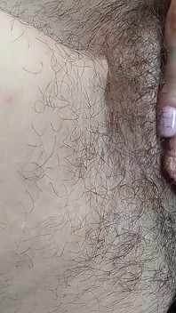 면도하지 않은 보지 일광욕과 클리토리스 핑거링 여자 오르가즘 러시아 밀프 Ginnagg