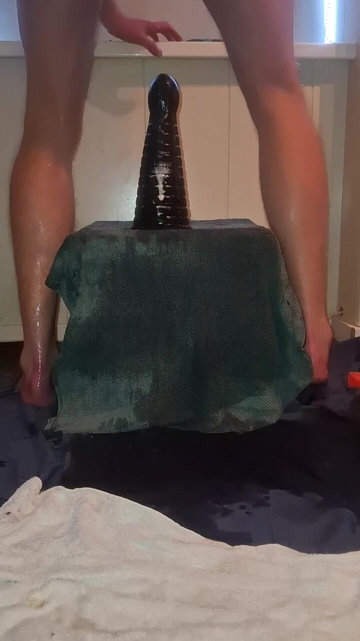 NoFace Twink X: Solo Gay Twink - Piramid Dildo Ride