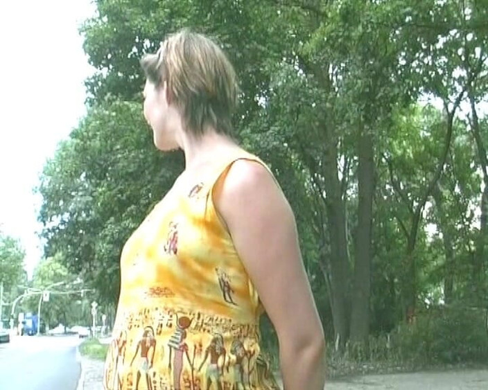 Deutsche Madchen: Tlustá německá žena dostane teplé sperma na svá malá prsa