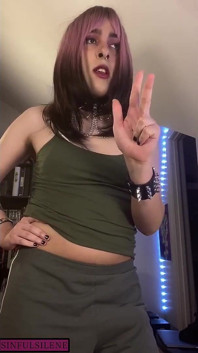 Une grosse bite de coloc trans te met à ta place