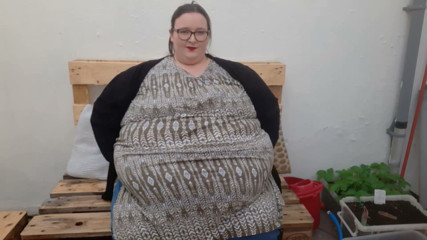 SSBBWLadyBrads: SSBBW secret garden belly play
