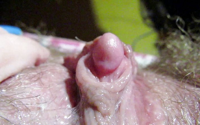 Cute Blonde 666: Klitoris besar berbulu basah menetes dan menggosok orgasme