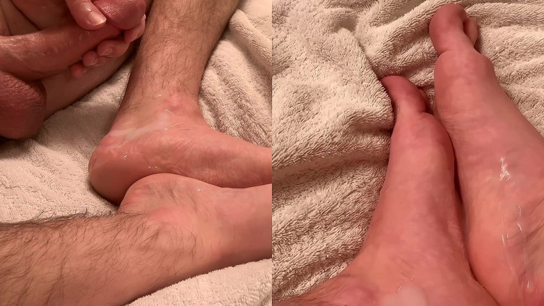 NakedFoxx: 私の精液で飛び散った足を崇拝して