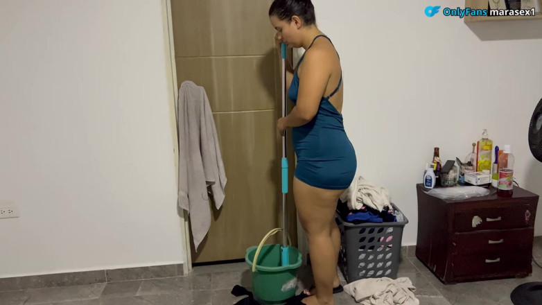 MaRaSexx: Mi Sucia Criada Tiene Un Culaso!