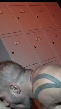 Fucked raw przez Sportive Boy Inn Szatnia