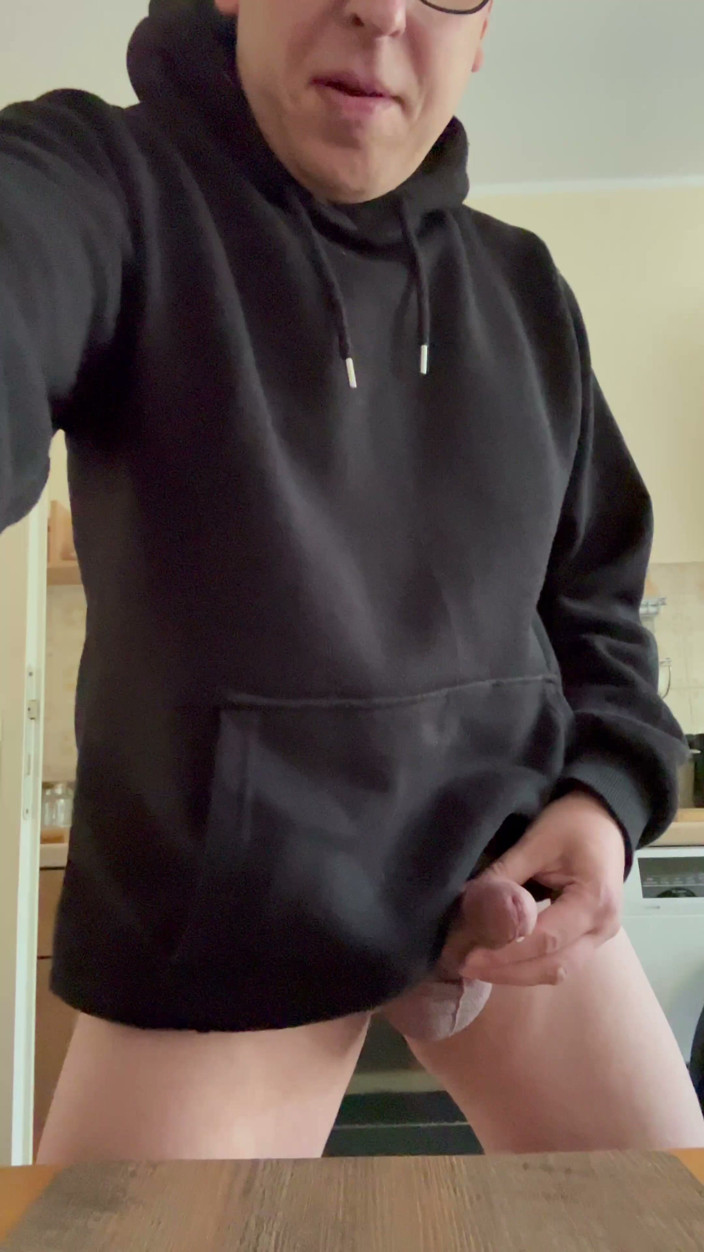 Kamil-Mila: Naked and Handjob in the Kitchen with Full Cum Load