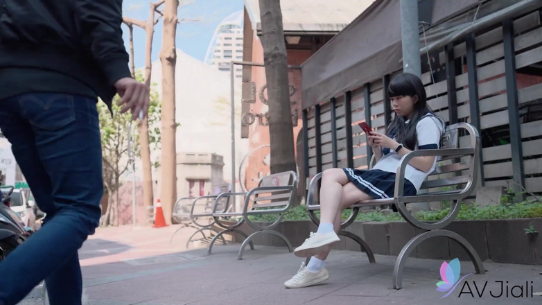 AV Jiali: Una sexy nena taiwanesa está en el parque y es...
