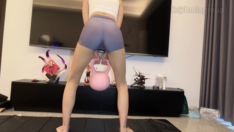 Tia mx: A beleza do yoga-fitness foi levada a um quarto pelo...