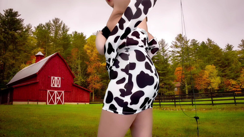 VeeVee Vixen: The Milky Hucow