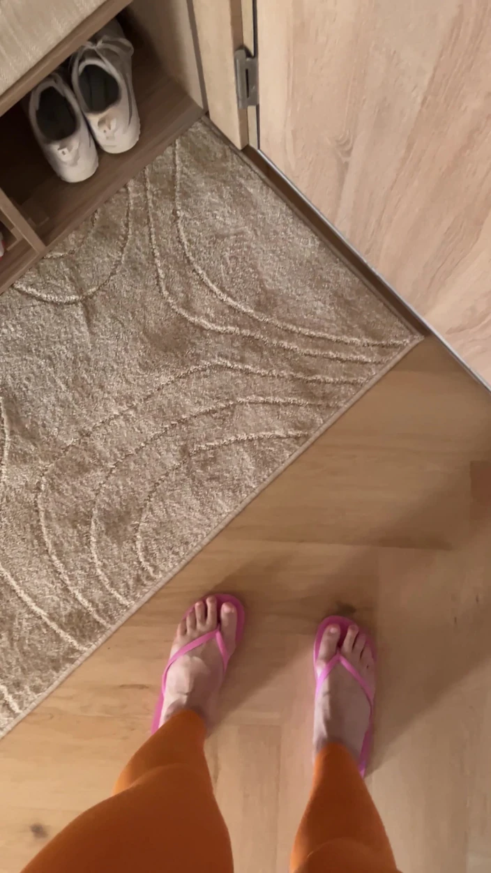 Pink Flip Flops by Feet: Foot Fetish, Solo, Amateur Porn | Faphouse