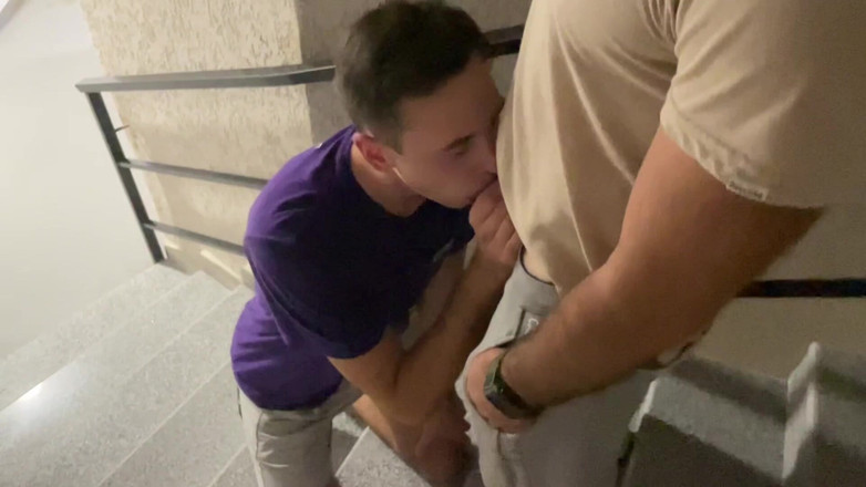 Nick Lewis: सीढ़ी में लटके को उड़ाना