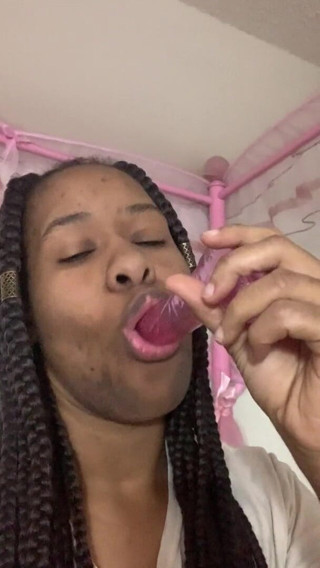 Imani Garrett: 내 딜도를 빠는 걸 지켜봐